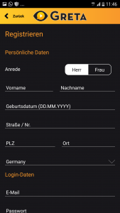 Im Registrierungsformular müssen in die Felder Vorname, Name, Anschrift sowie eine E-Mail-Adresse und ein Passwort eingegeben werden.